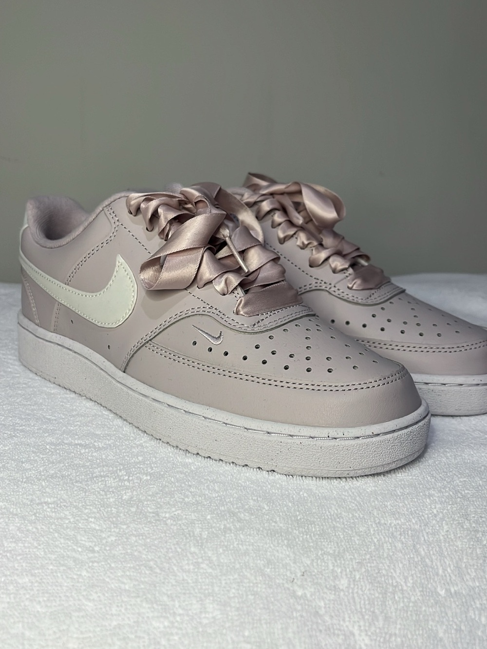 Nike Women's Low-Top Sneakers in Blush Pink with Cream Swoosh